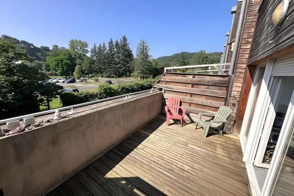 NEUVILLE SUR SAONE. Duplex 4 pièces 87m2 avec terrasse et parking abrité privé et sécurisé