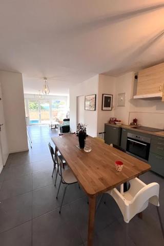 NEUVILLE SUR SAONE. Duplex 4 pièces 87m2 avec terrasse et parking abrité privé et sécurisé