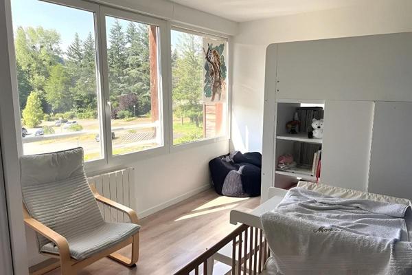 NEUVILLE SUR SAONE. Duplex 4 pièces 87m2 avec terrasse et parking abrité privé et sécurisé