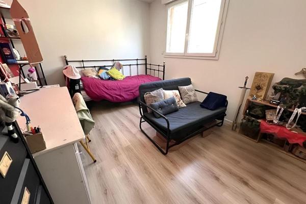 NEUVILLE SUR SAONE. Duplex 4 pièces 87m2 avec terrasse et parking abrité privé et sécurisé