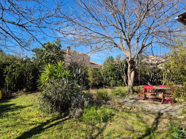 Très jolie maison à rénover au coeur de Ghisonaccia sise sur un terrain de 996m2