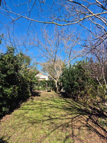 Très jolie maison à rénover au coeur de Ghisonaccia sise sur un terrain de 996m2