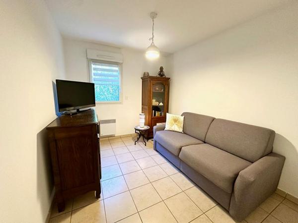 Appartement T3 de standing avec grande terrasse -  Place de parking privative