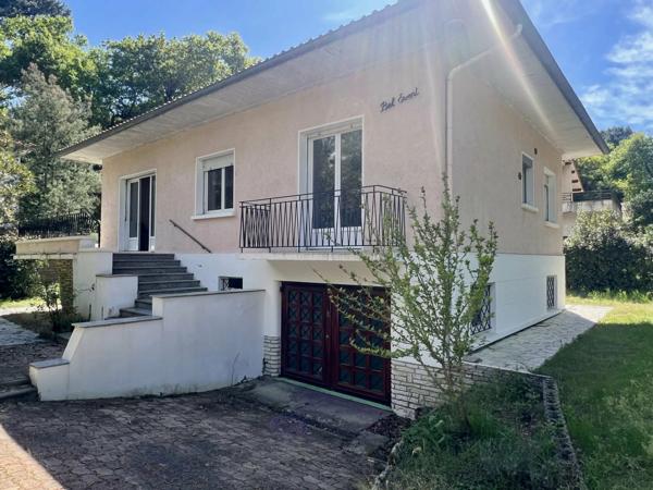 Maison idéalement située à Pereire, proche des plages Projet de rénovation avec piscine