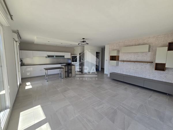 Superbe toit terrasse 4 pièces vue mer double garage