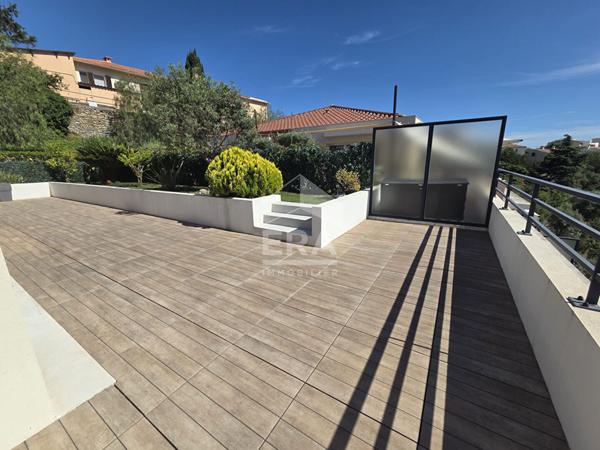 Superbe toit terrasse 4 pièces vue mer double garage