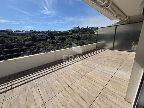 Superbe toit terrasse 4 pièces vue mer double garage