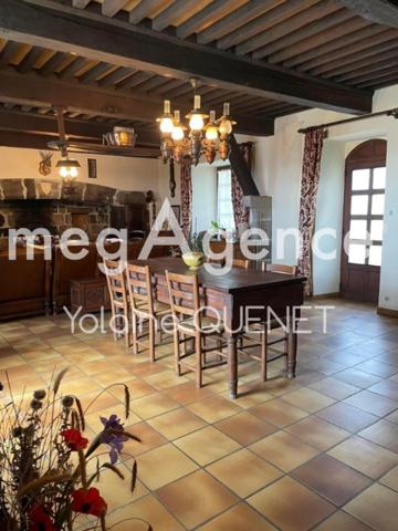 Maison à SAINT-HIPPOLYTE, 12140 - 10 pièces 250m²