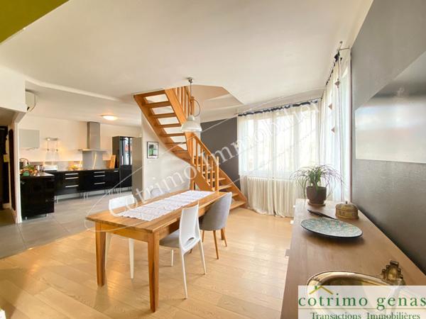 TRIPLEX Bron 6 pièce(s), 3 chambres + bureau + jardin