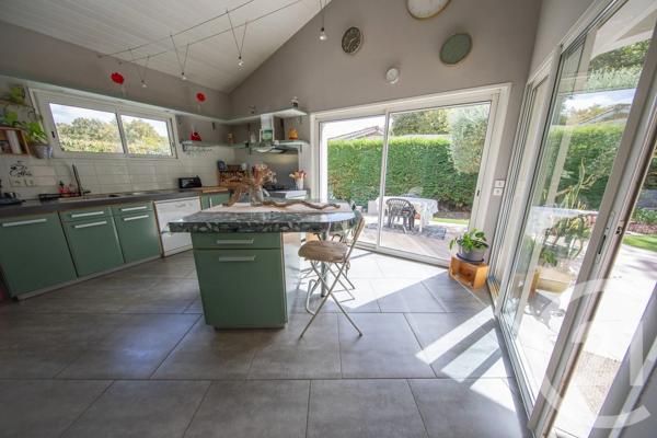 Maison à vendre  7 pièces - 203,29 m 2   ST MEDARD EN JALLES  - 33