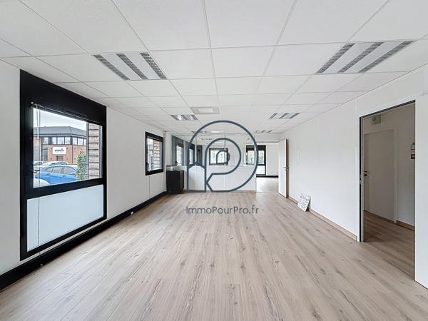 Villeneuve-d'Ascq – Haute Borne | Ensemble RDC 256 m² (149 m² libre + 107 m² loué) + 10 parkings | À vendre