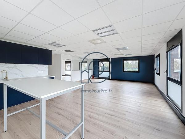 Villeneuve-d'Ascq – Haute Borne | Ensemble RDC 256 m² (149 m² libre + 107 m² loué) + 10 parkings | À vendre