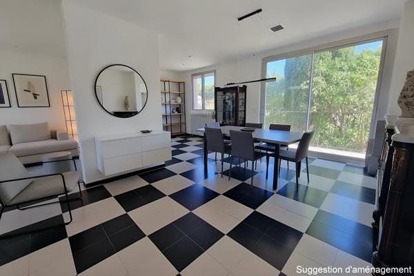 Maison
         6 pièces
        - 158 m² 690 000 € *