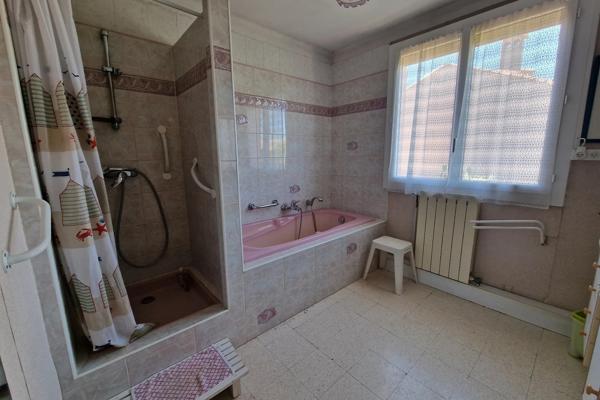 Maison
         6 pièces
        - 158 m² 690 000 € *