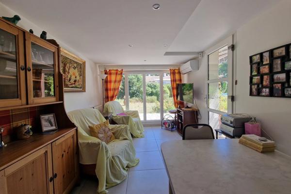 Maison
         6 pièces
        - 158 m² 690 000 € *