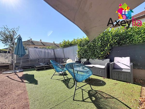 A VENDRE - MABLY - MAISON LOUÉE ÉLEVÉE SUR SOUS-SOL AVEC DEUX CHAMBRES, GARAGE ET TERRAIN