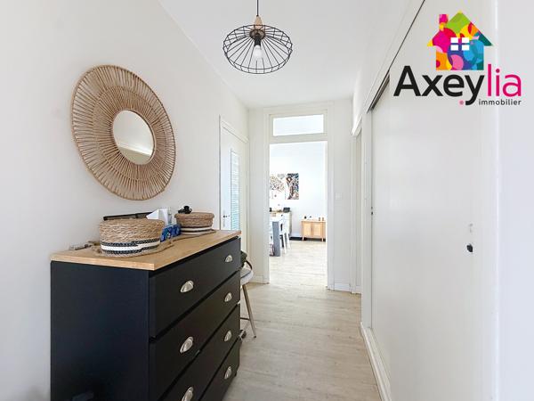 A VENDRE - MABLY - MAISON LOUÉE ÉLEVÉE SUR SOUS-SOL AVEC DEUX CHAMBRES, GARAGE ET TERRAIN
