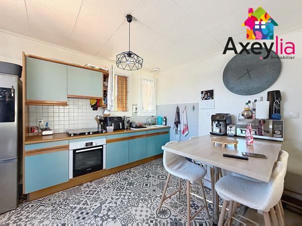 A VENDRE - MABLY - MAISON LOUÉE ÉLEVÉE SUR SOUS-SOL AVEC DEUX CHAMBRES, GARAGE ET TERRAIN