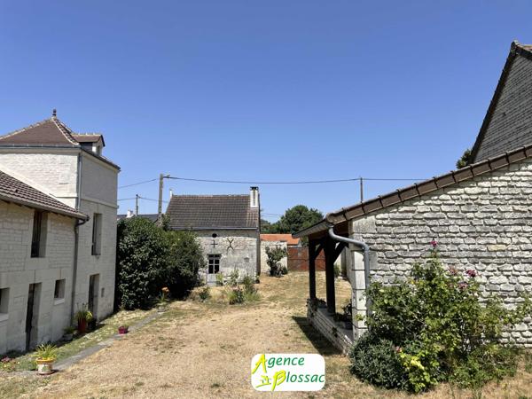 FERMETTE renovée AVEC SUPERBE PIGEONNIER ET DEPENDANCES - TERRAIN de 6841 m2