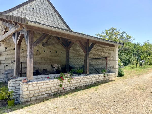 FERMETTE renovée AVEC SUPERBE PIGEONNIER ET DEPENDANCES - TERRAIN de 6841 m2