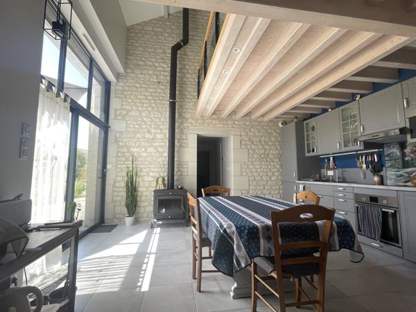 FERMETTE renovée AVEC SUPERBE PIGEONNIER ET DEPENDANCES - TERRAIN de 6841 m2