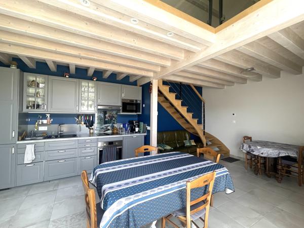 FERMETTE renovée AVEC SUPERBE PIGEONNIER ET DEPENDANCES - TERRAIN de 6841 m2