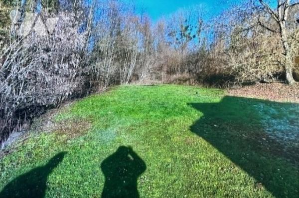 GANDELU - Bâtiment d'environ 60 m² à usage de garage, sur 575 m² de terrain clos.