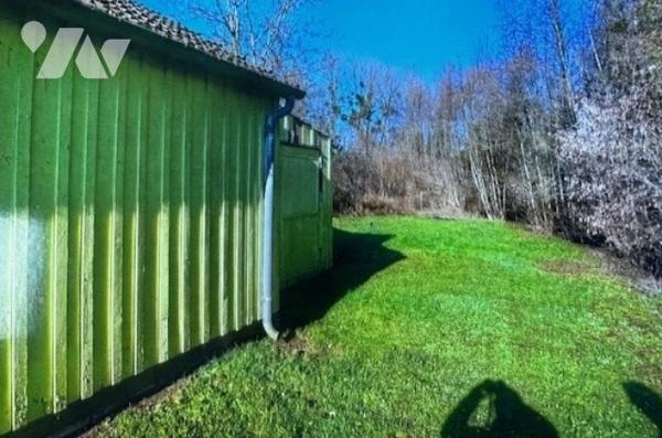 GANDELU - Bâtiment d'environ 60 m² à usage de garage, sur 575 m² de terrain clos.