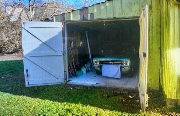 GANDELU - Bâtiment d'environ 60 m² à usage de garage, sur 575 m² de terrain clos.