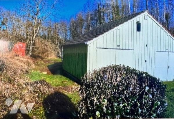 GANDELU - Bâtiment d'environ 60 m² à usage de garage, sur 575 m² de terrain clos.