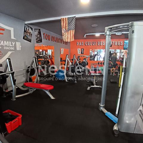 A louer Local commercial Vannes 380 m2 Forte visibilité Parking