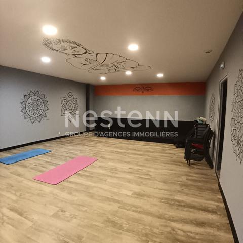 A louer Local commercial Vannes 380 m2 Forte visibilité Parking