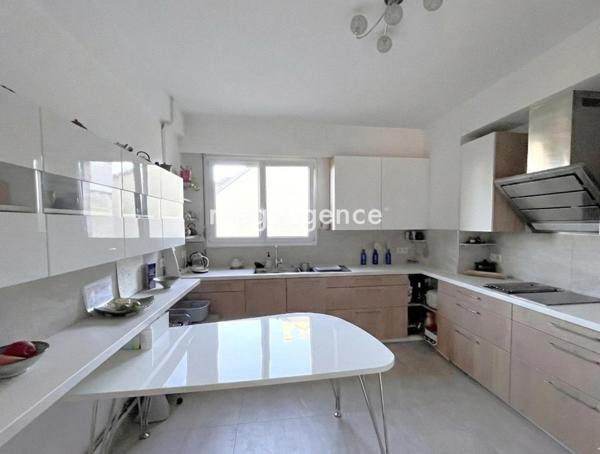 Appartement à SAINT-NOM-LA-BRETECHE, 78860 - 6 pièces 165m²