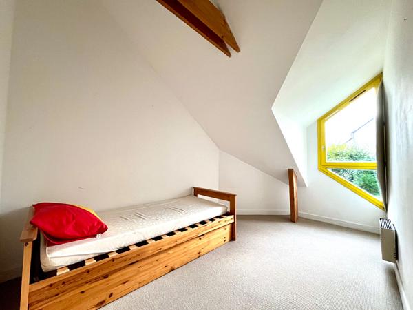 A vendre à Baden  secteur Guern Maison d'Architecte à 2 minutes à pied du Golfe  5 chambres vie de plain pied terrain divisible