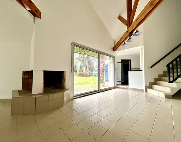 A vendre à Baden  secteur Guern Maison d'Architecte à 2 minutes à pied du Golfe  5 chambres vie de plain pied terrain divisible