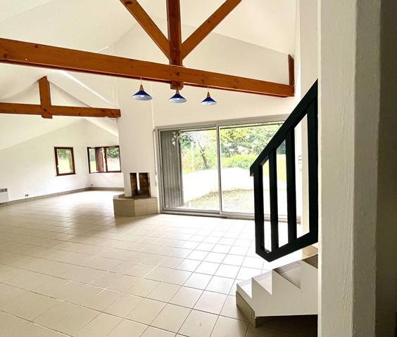 A vendre à Baden  secteur Guern Maison d'Architecte à 2 minutes à pied du Golfe  5 chambres vie de plain pied terrain divisible