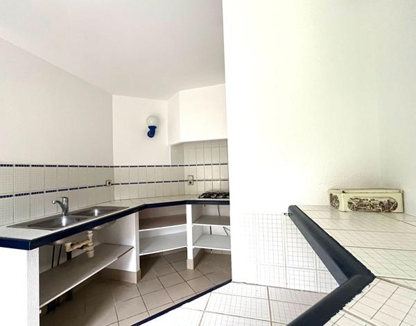 A vendre à Baden  secteur Guern Maison d'Architecte à 2 minutes à pied du Golfe  5 chambres vie de plain pied terrain divisible