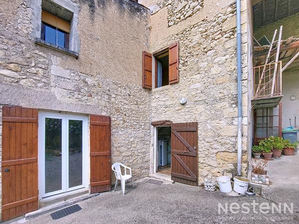 A Vendre Maison de ville en pierre de 123 m² habitable de plain-pied à proximité immédiate des commodités