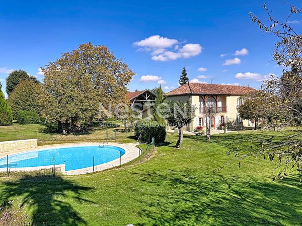 A vendre Maison Mirande centre 8 pièces 190 m2 parc arboré dépendance piscine et garage