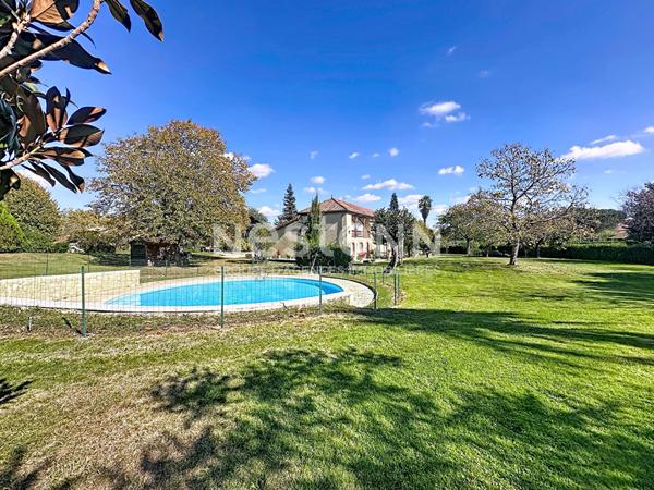 A vendre Maison Mirande centre 8 pièces 190 m2 parc arboré dépendance piscine et garage