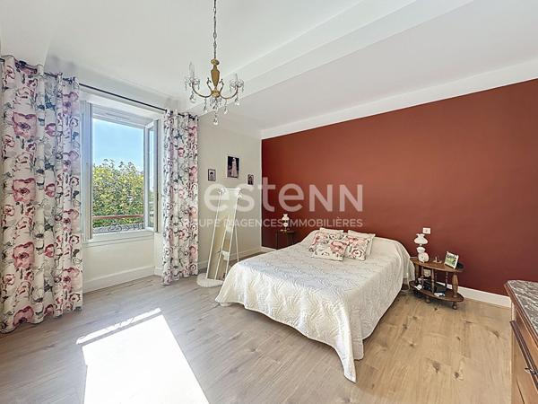 A vendre Maison Mirande centre 8 pièces 190 m2 parc arboré dépendance piscine et garage