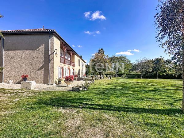 A vendre Maison Mirande centre 8 pièces 190 m2 parc arboré dépendance piscine et garage