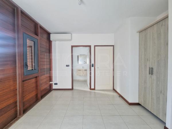 Vente Loft 5 Pièce(s) REMIRE-MONTJOLY (97354) 300 000 € calendar