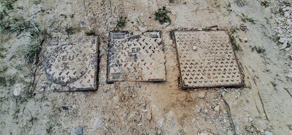 Centre ville de Bourg En Bresse , beau terrain à bâtir de  1498 m2 viabilités dans le chemin d accès