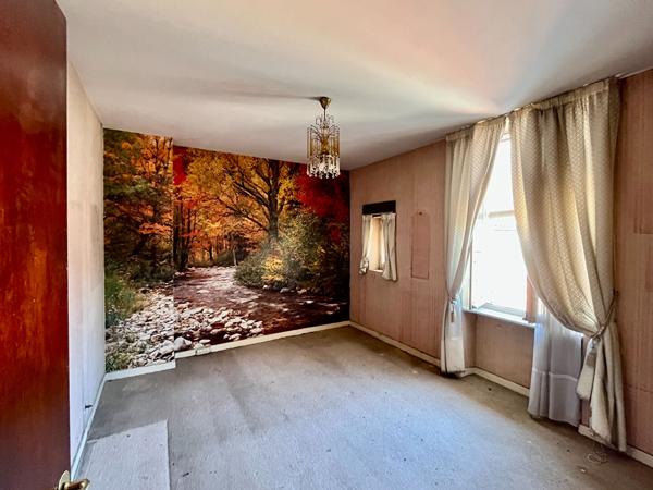 Villeneuve-sur-Lot, à quelques minutes à pied des commodités, un ensemble immobilier rare au coeur de la ville composé de 2 bâtiments avec garage et cours intérieure! La maison principale se compose de 183 m² habitables qui se répartissent sur trois nive , Villeneuve sur lot