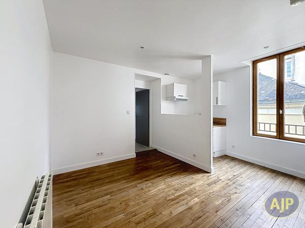 Appartement à louer Segre : 2 pièces, 26m² avec 1 chambre(s) à 420€ - AJP Immobilier Segré