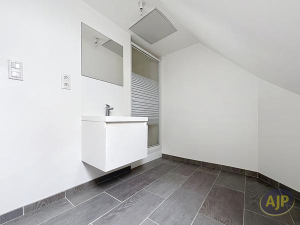 Appartement à louer Segre : 2 pièces, 26m² avec 1 chambre(s) à 420€ - AJP Immobilier Segré
