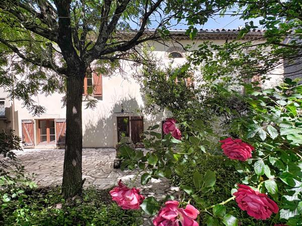 Maison de village avec jardin