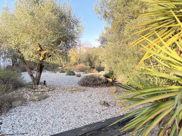 Saint-Armel (56450) Saint-Armel – Élégante demeure familiale avec parc paysager et piscine.