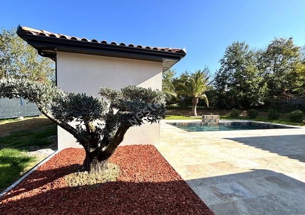 Maison de plain pied secteur St Martial Montauban 6 pièce(s) 172 m2